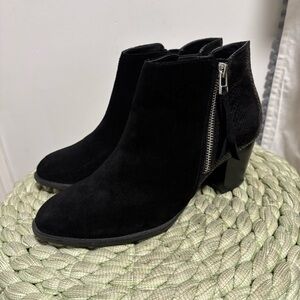 Vionic Black Ankle Boots with Zipper